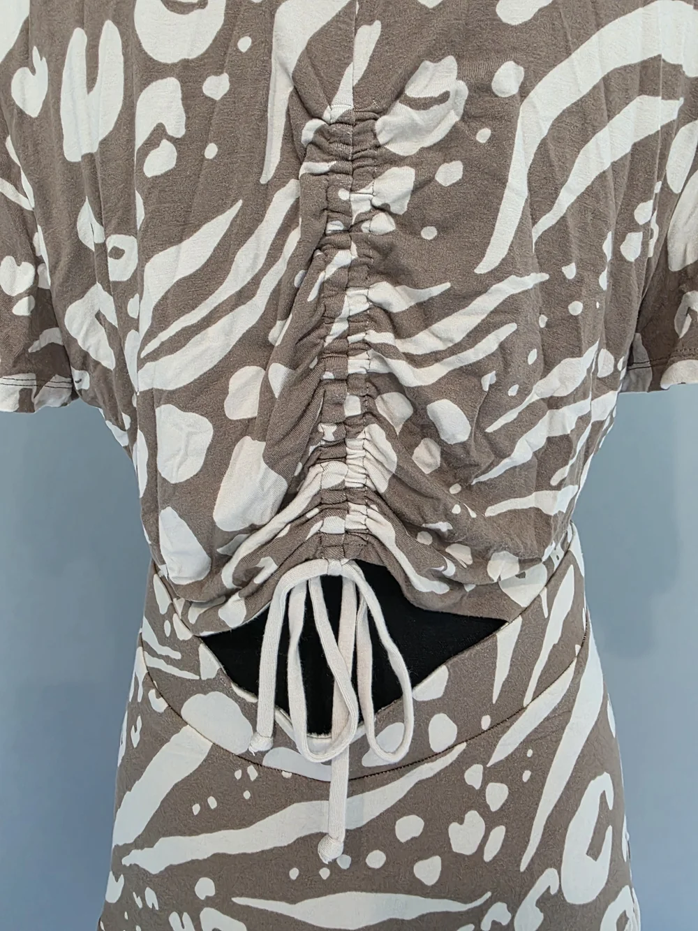 CAbi Swoon Dress #6147. Back Cutout With Lace Up Ruching. Size Medium. - Picture 4 of 6